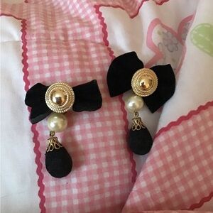 Vintage velvet bow earrings